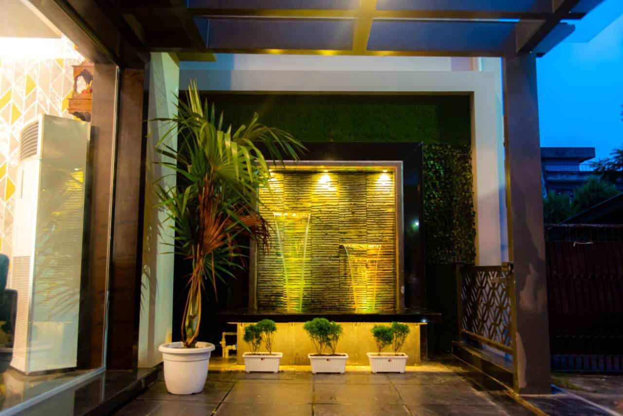 Hotel Royal Livin Varanasi Luaran gambar