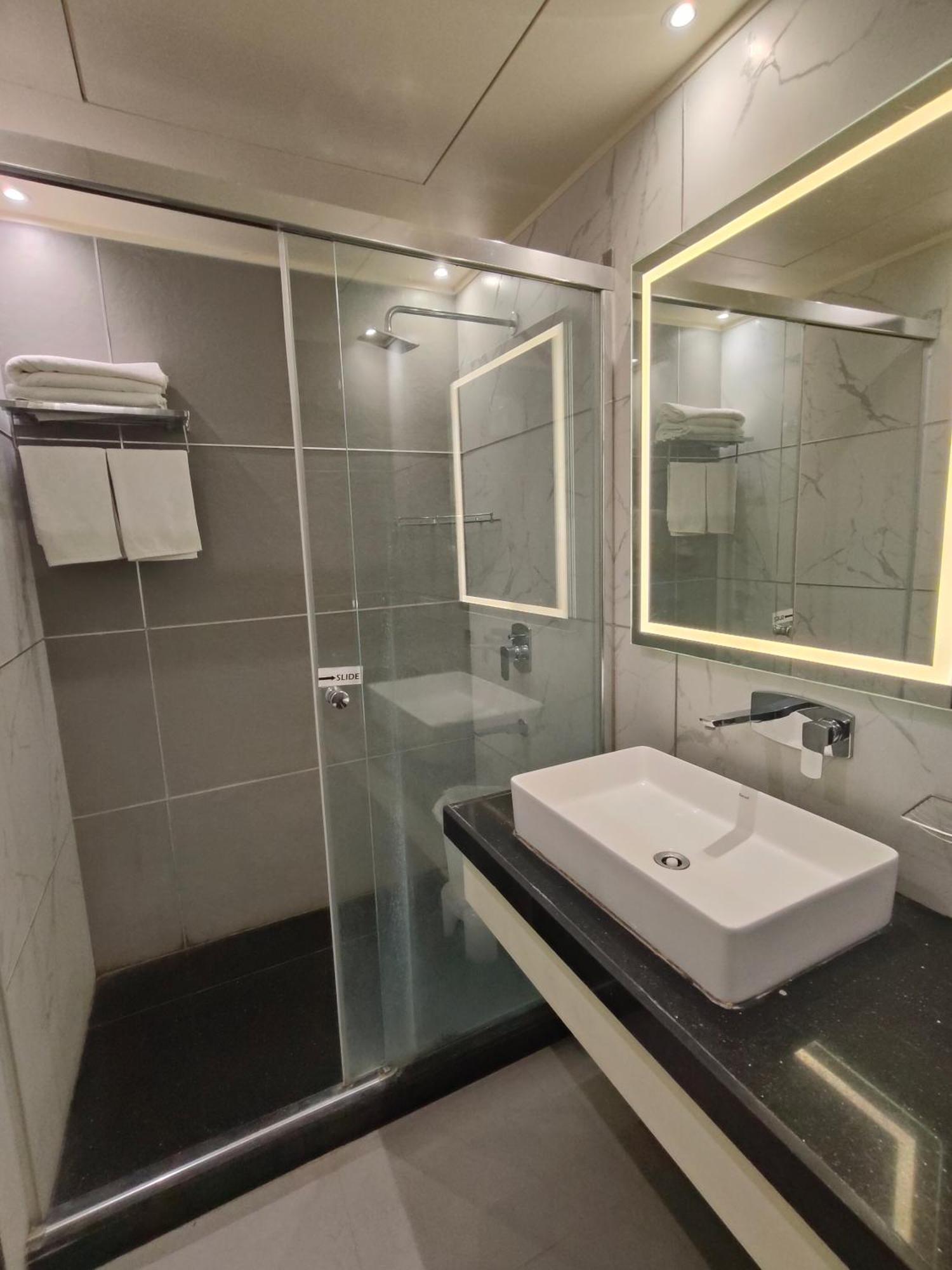 Hotel Royal Livin Varanasi Luaran gambar