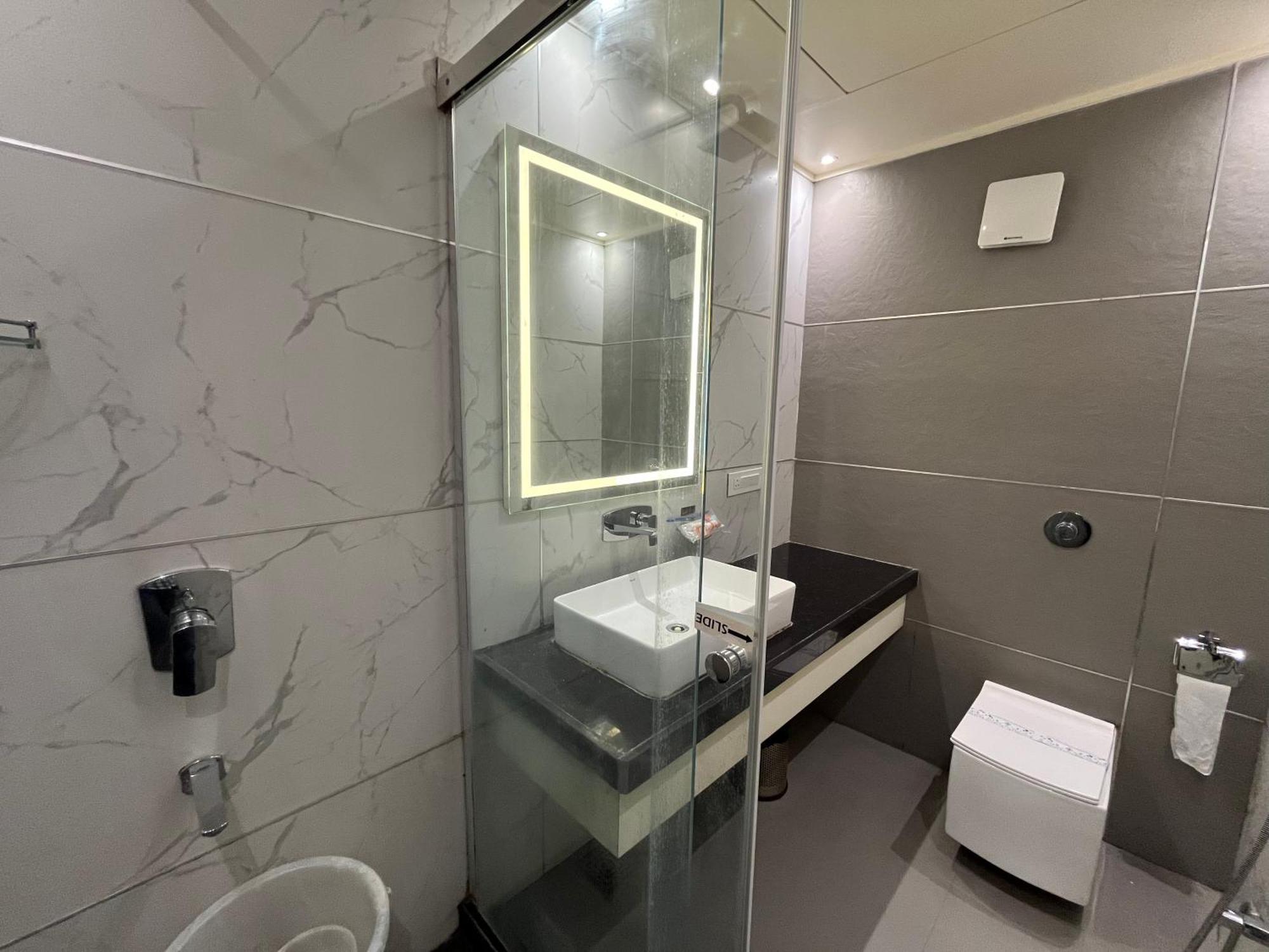 Hotel Royal Livin Varanasi Luaran gambar